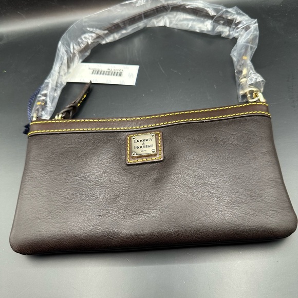 Dooney Bourke Large Slim Wristlet - Picture 1 of 14
